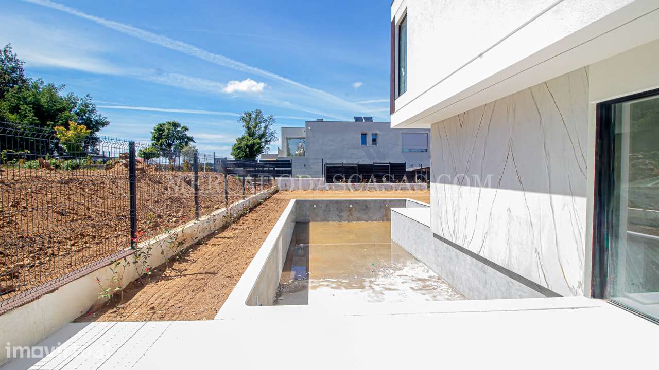 Moradia T4 de Luxo com Piscina Aquecida e Jardim - Grande imagem: 4/20