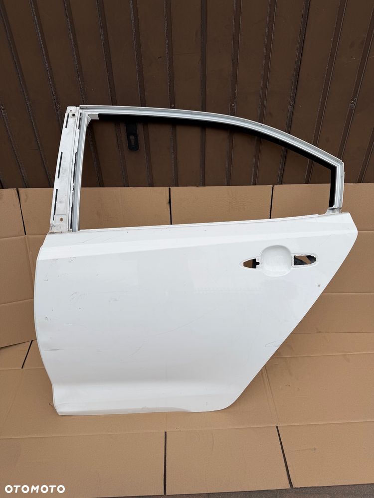 DRZWI LEWE TYLNE LEWY TYŁ TOYOTA COROLLA E21 SEDAN 19- - 1