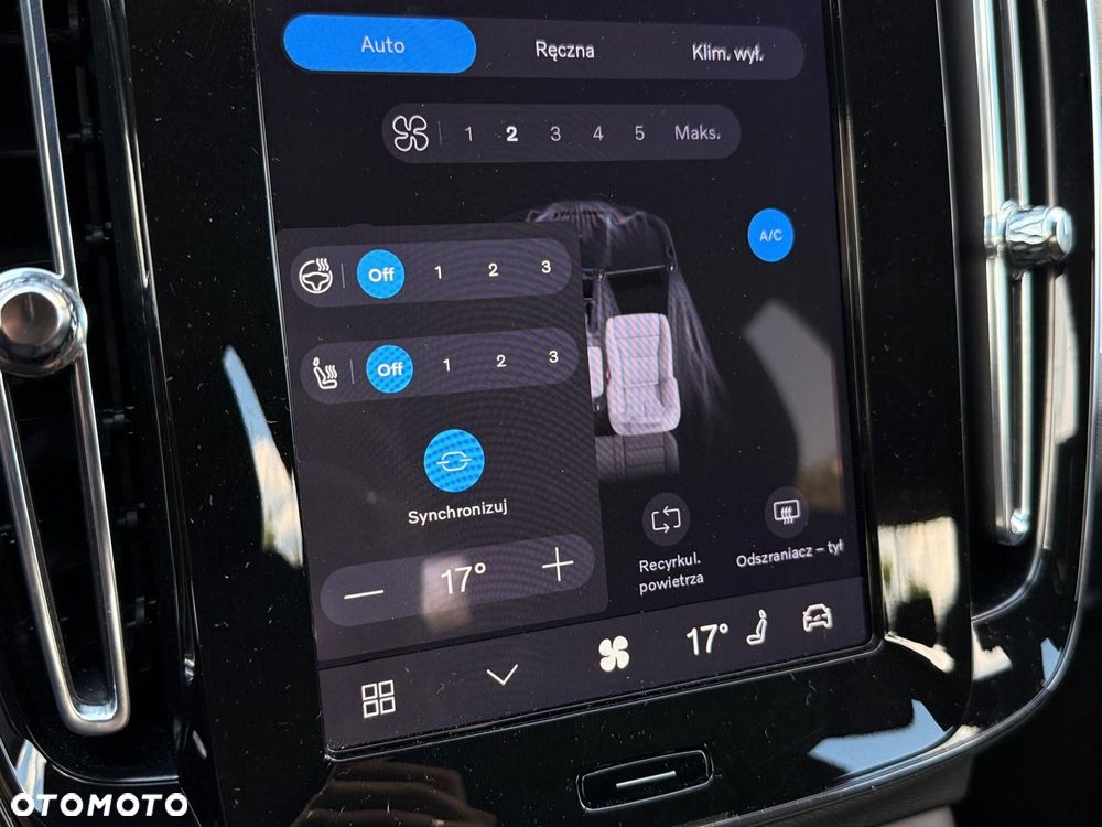Volvo XC 40 B3 Plus Dark - 21