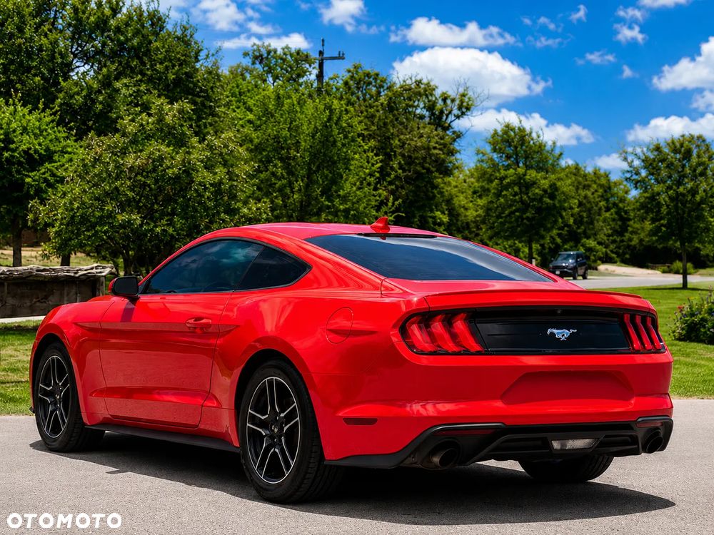 Ford Mustang - 4