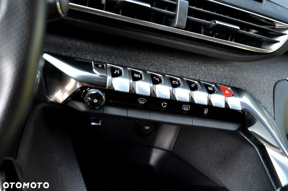 Peugeot 3008 1.2 PureTech Allure S&S - 32