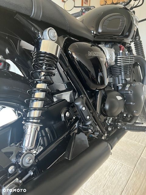 Triumph Bonneville - 14