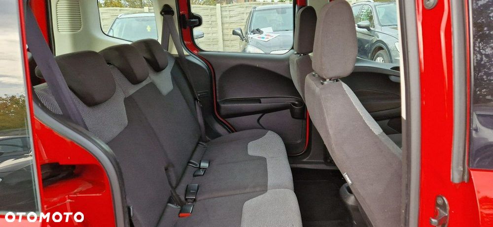 Ford Tourneo Courier - 26