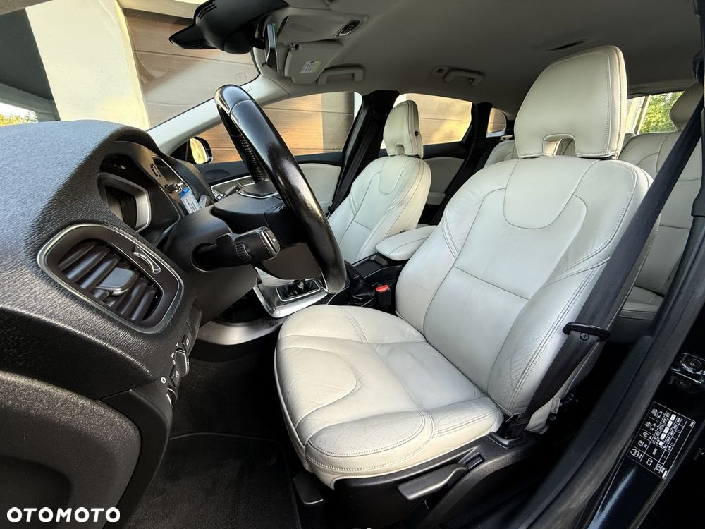Volvo V40 T3 - 15