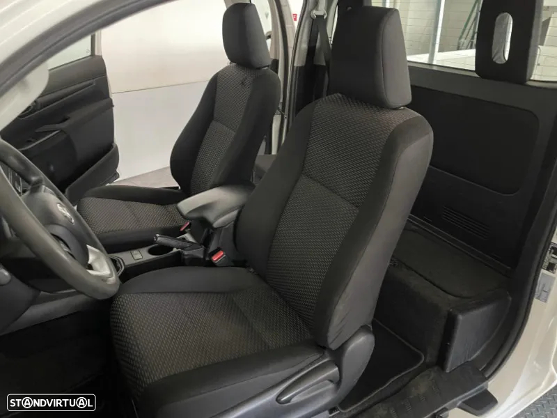 Toyota Hilux 2.4 D-4D 2WD CD - 13