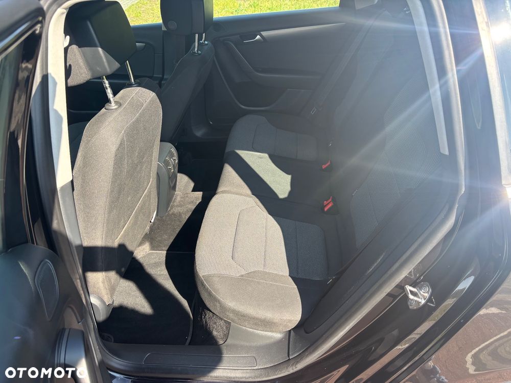 Volkswagen Passat 1.6 TDI Comfortline - 6