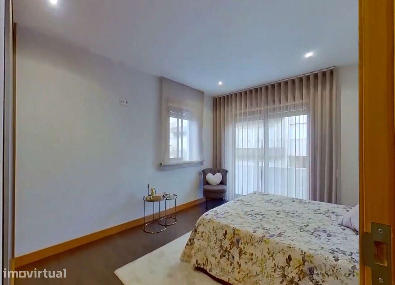 Apartamento T1 com varanda e garagem em Rio Tinto - Grande imagem: 2/17