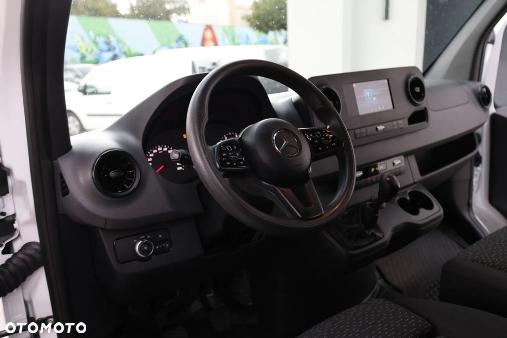 Mercedes-Benz Sprinter - 19