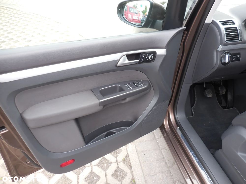 Volkswagen Touran 2.0 TDI DPF BlueMotion Technology Comfortline - 16