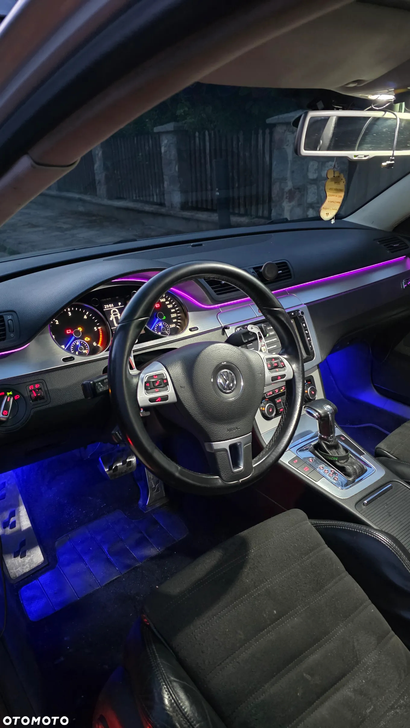 Volkswagen Passat - 12