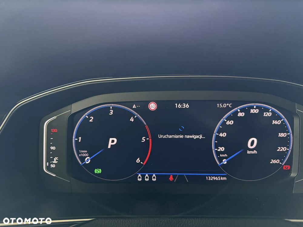 Volkswagen Passat - 11