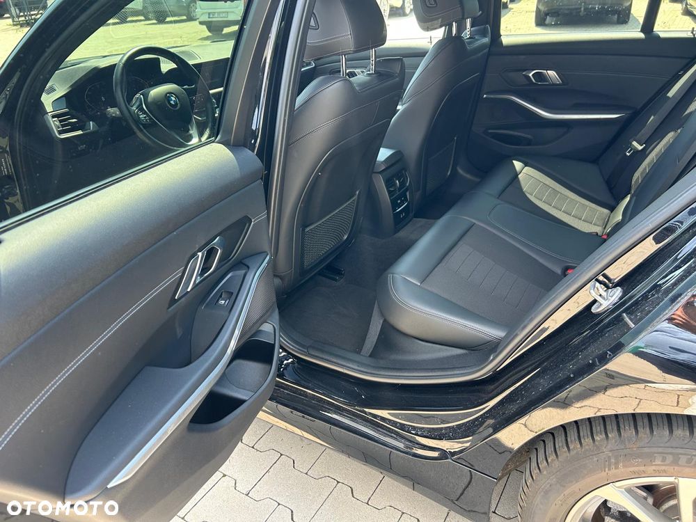 BMW Seria 3 320d xDrive M Sport sport - 18