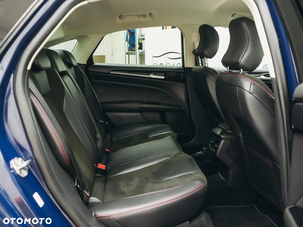 Ford Mondeo - 35