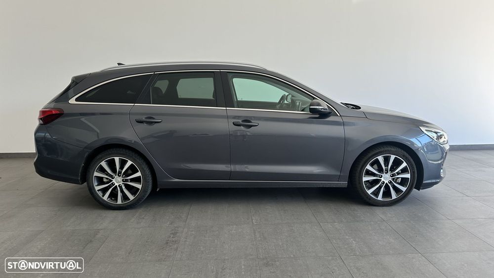 Hyundai i30 SW 1.6 CRDi Blue Comfort Auto AC+J17 - 17