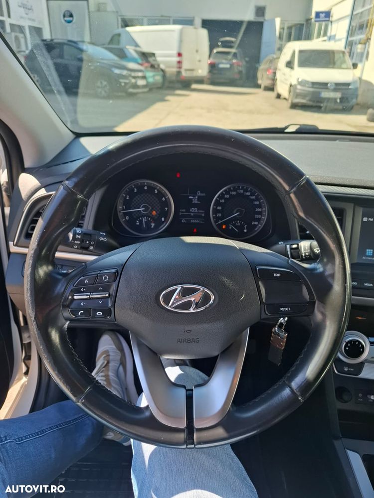 Hyundai Elantra 1.6 MPi Exclusive - 11