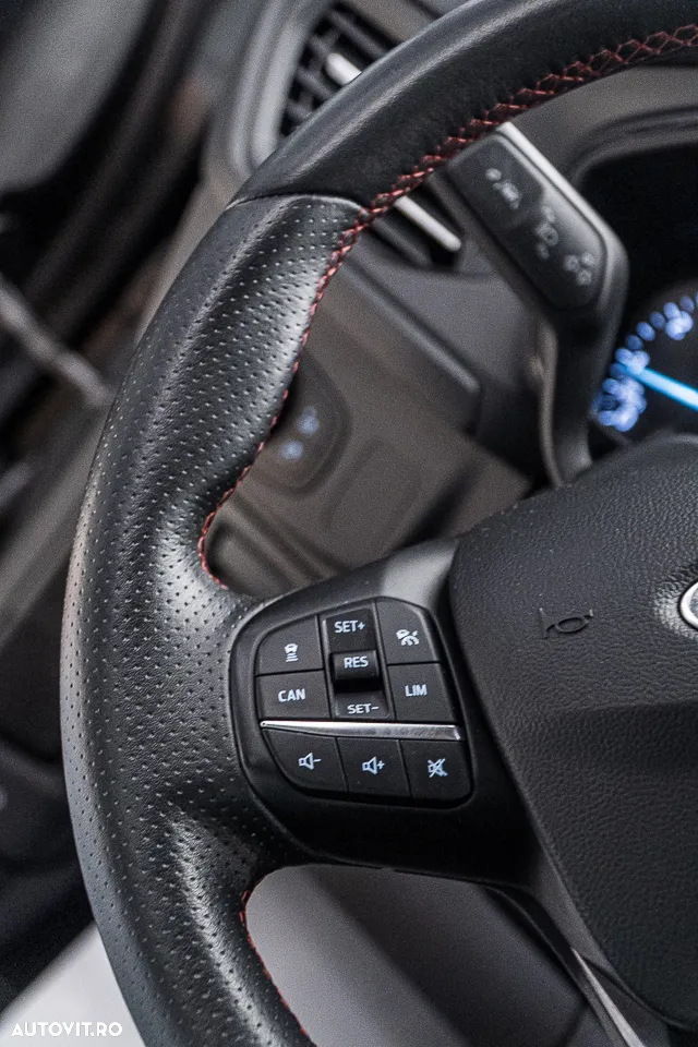 Ford Focus Turnier 1.0 EcoBoost Start-Stopp-System ST-LINE X - 17