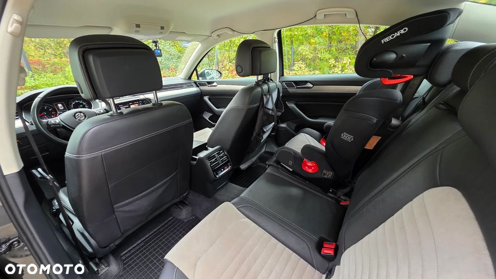 Volkswagen Passat - 11