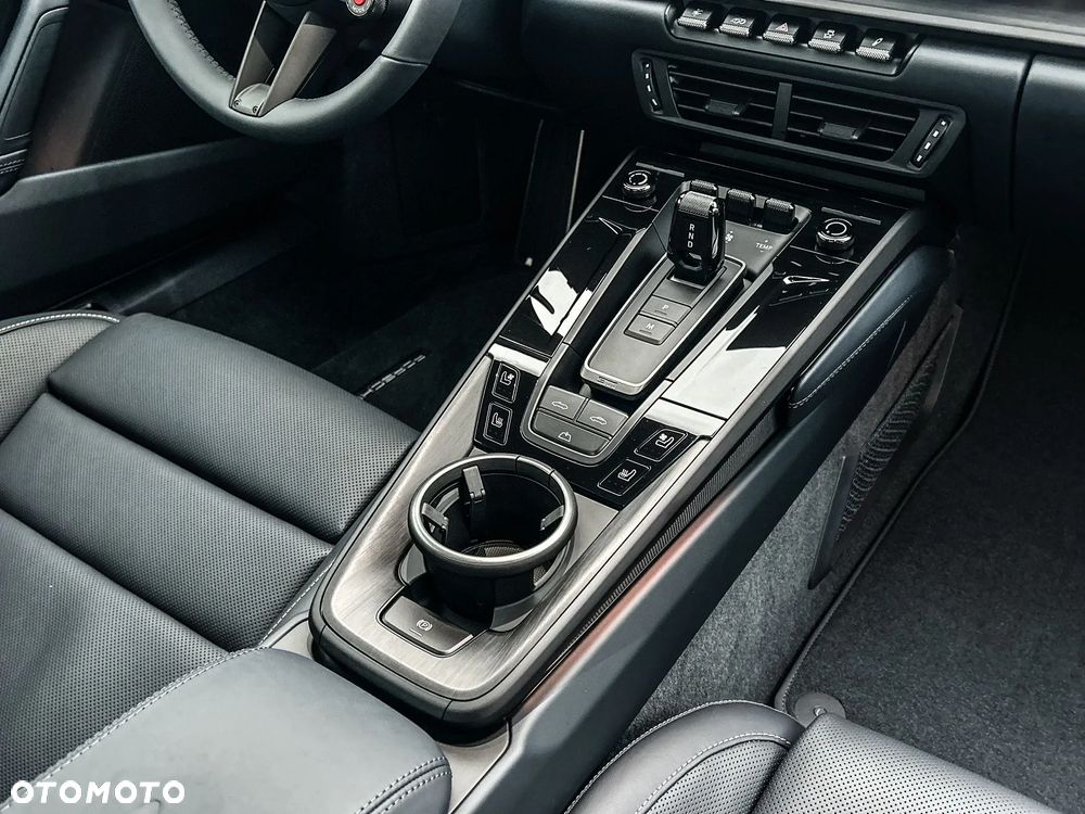 Porsche 911 Carrera T-Hybrid 4 GTS - 18