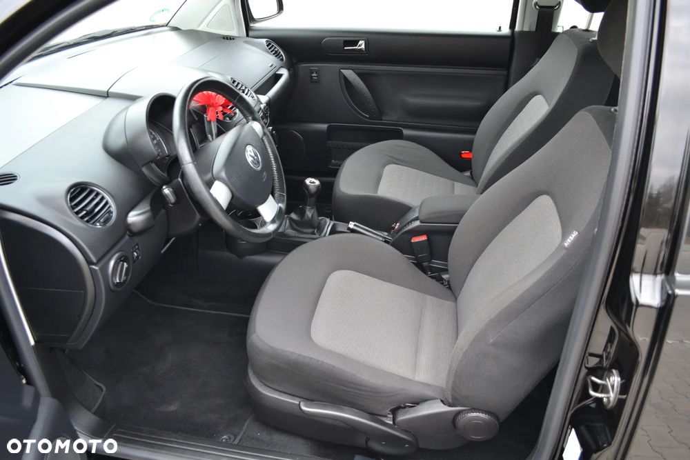 Volkswagen New Beetle - 5