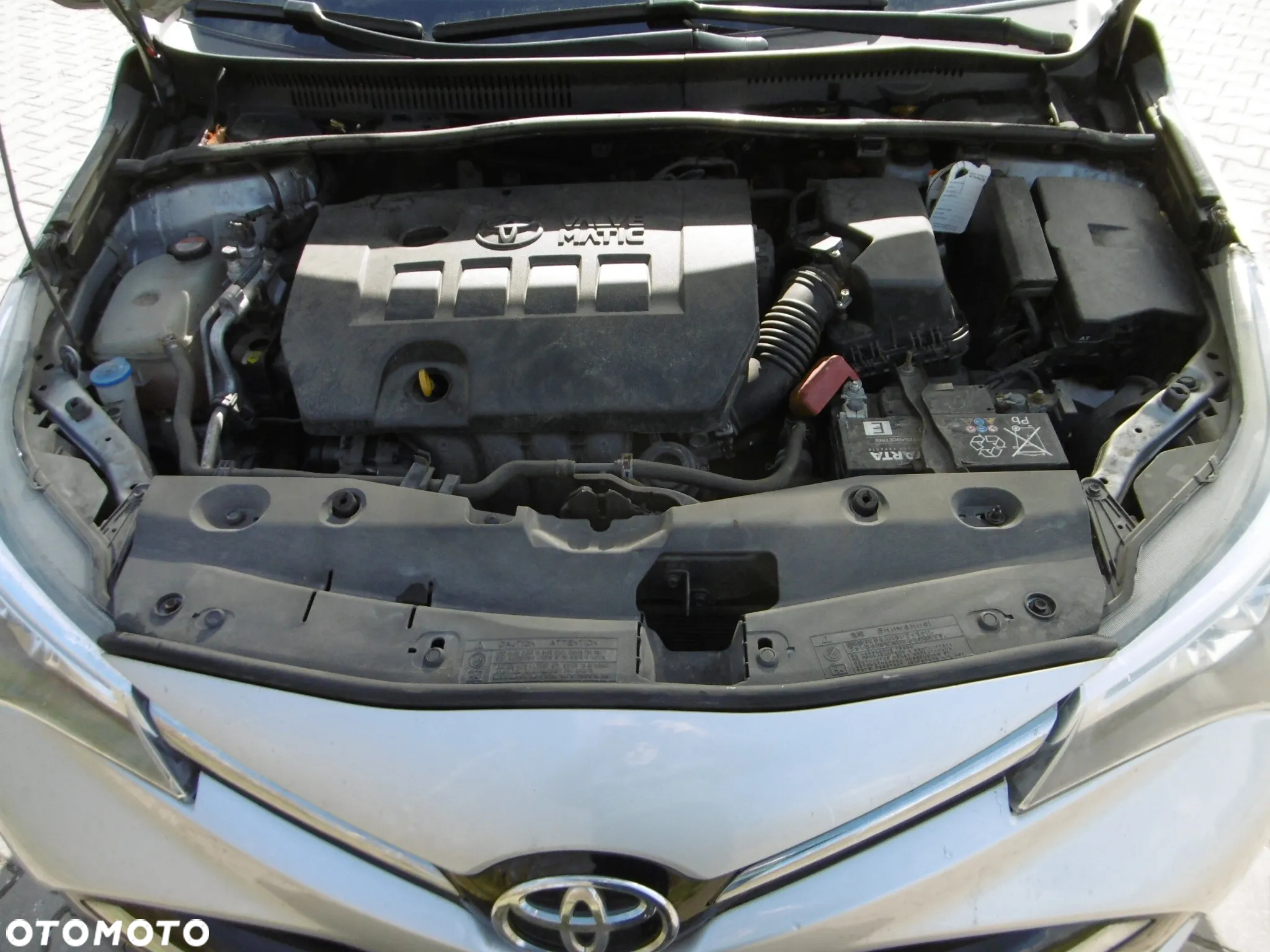 Toyota Avensis 1.6 Active - 13