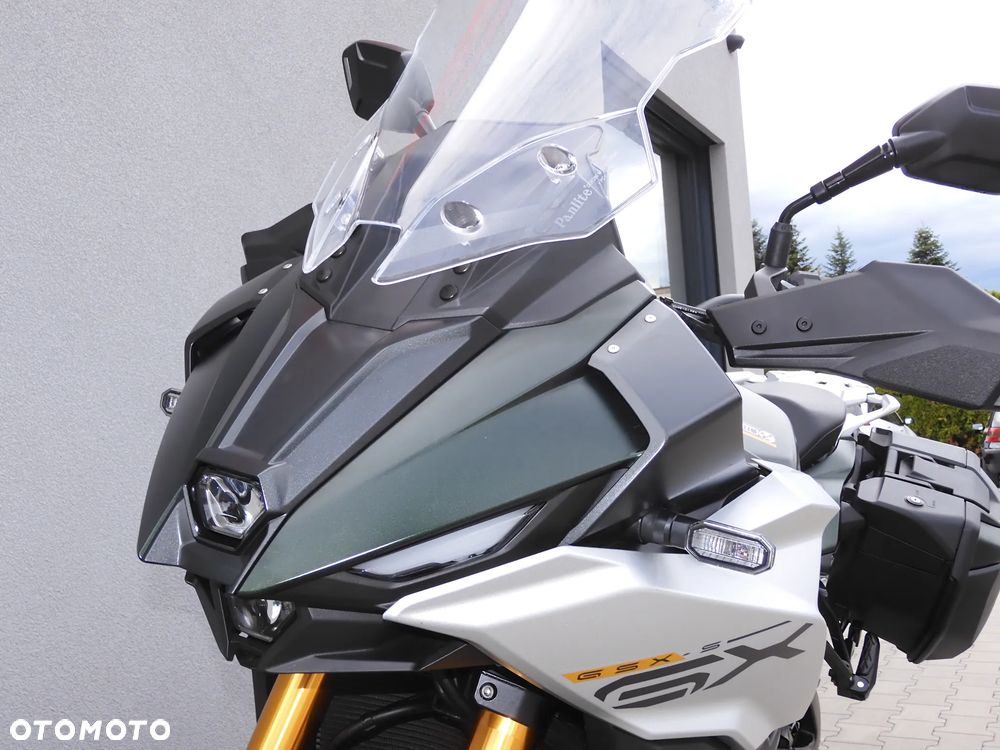 Suzuki GSX - 26