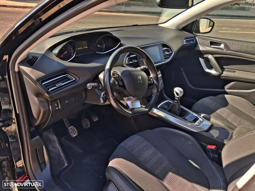 Peugeot 308 SW 1.2 PureTech Allure Pack - 11