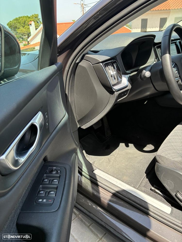Volvo V60 2.0 T6 AWD TE Essential - 12