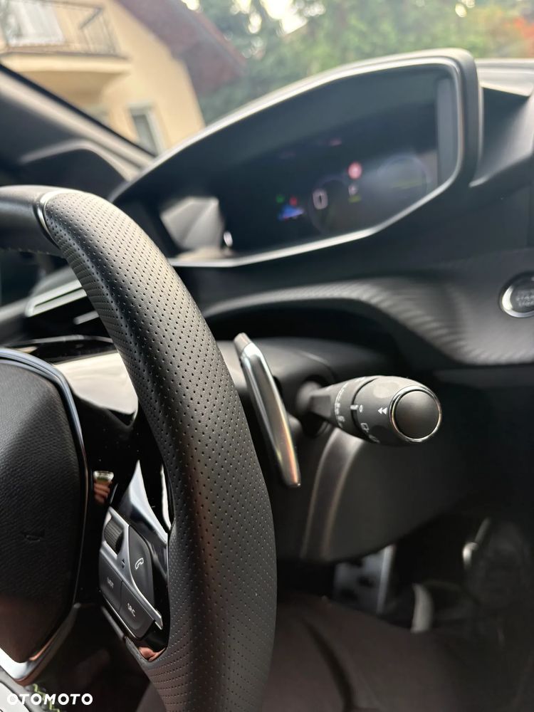 Peugeot 208 - 12