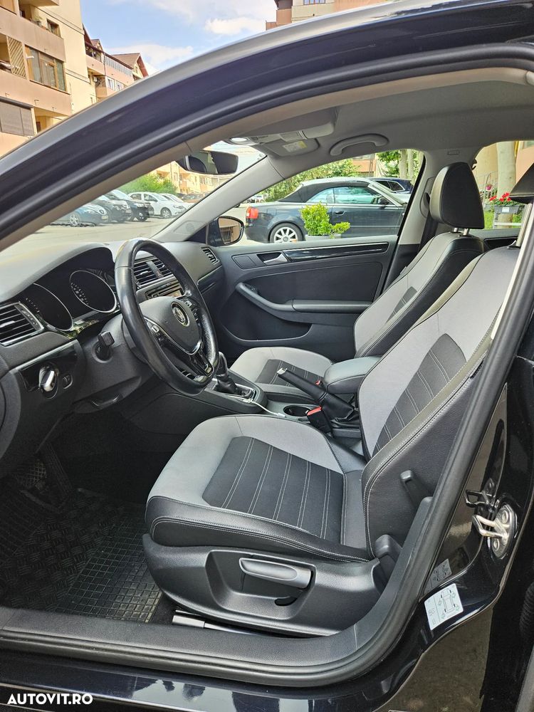 Volkswagen Jetta 2.0 TDI DSG Comfortline - 13