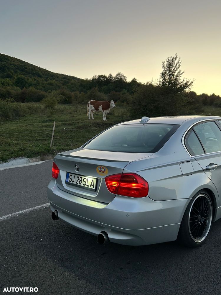 BMW Seria 3 330i - 9