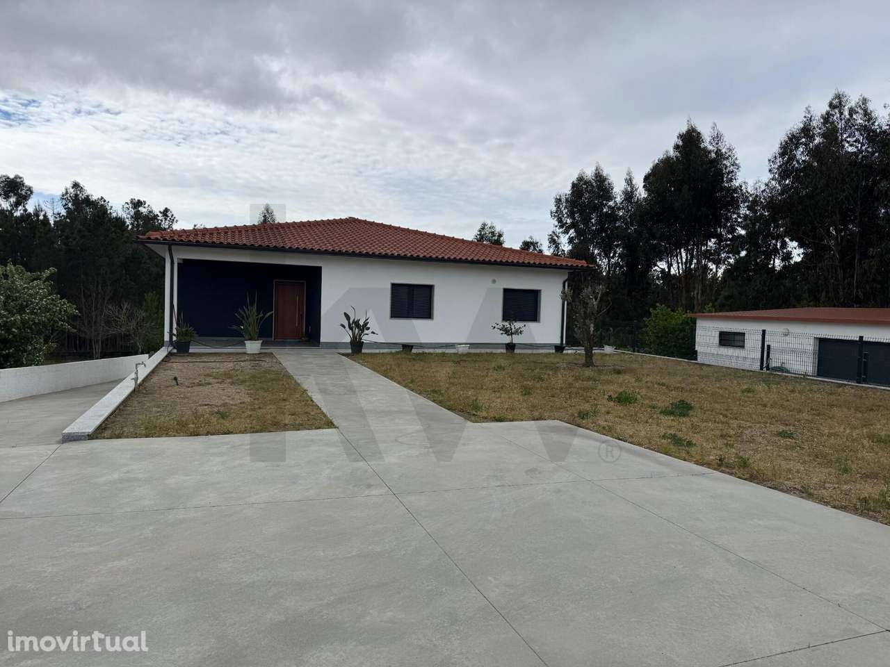 Moradia T3+1 Mobilada em Avelal | Sistema AVAC Total e Garagem Tripla - Grande imagem: 2/49