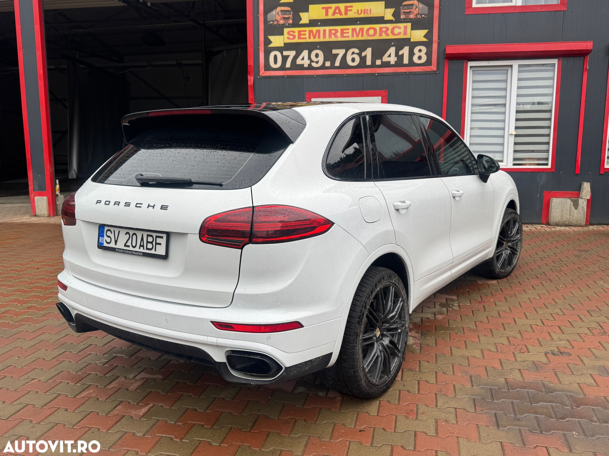 Porsche Cayenne 3.0 L - 15