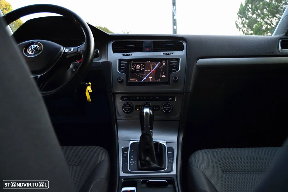 VW Golf Variant 1.6 TDi Trendline DSG - 13