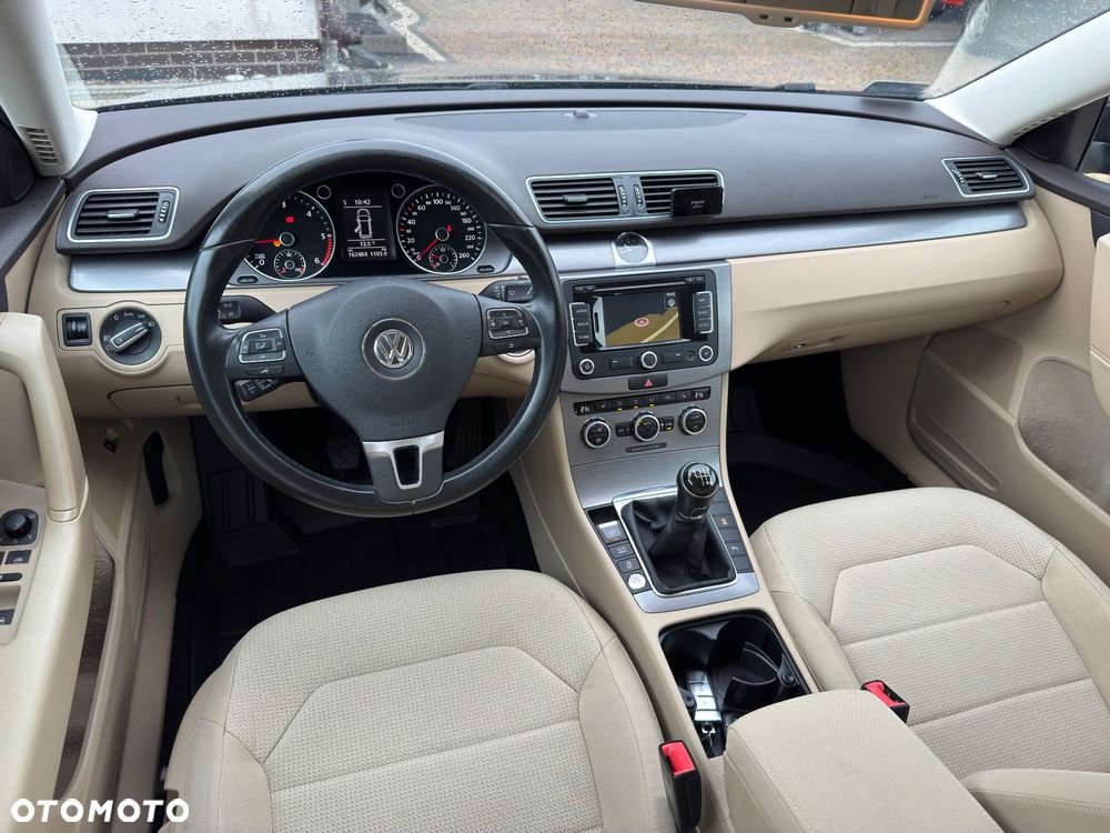 Volkswagen Passat - 22