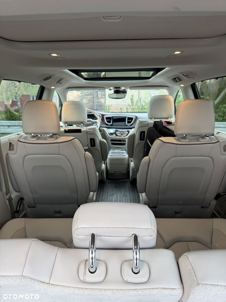 Chrysler Pacifica - 8