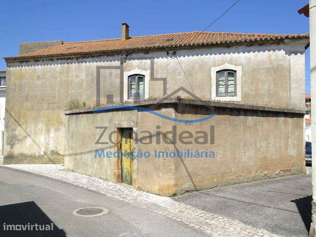 Moradia com 2 pisos e logradouro - Localizada no centro de Abrigada - Grande imagem: 2/11