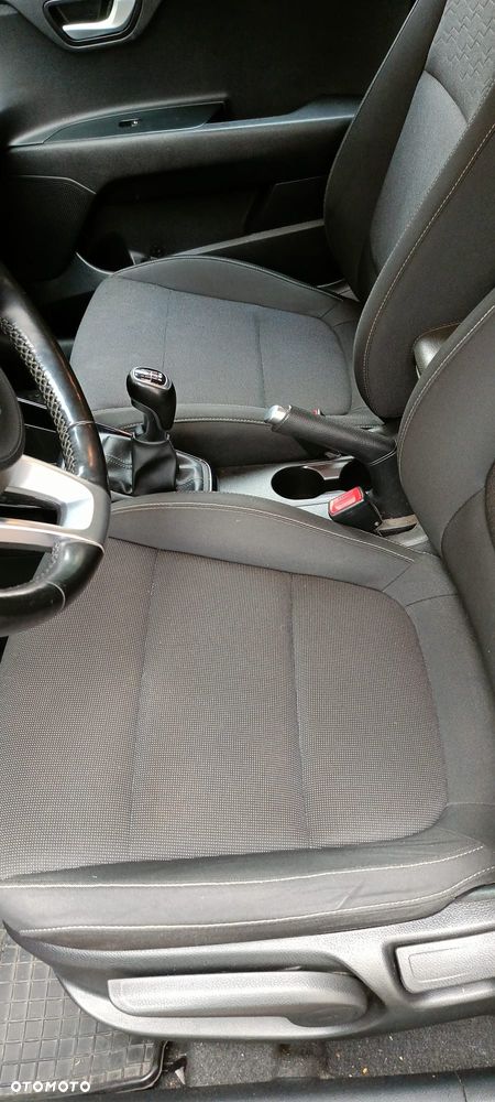 Kia Rio - 12