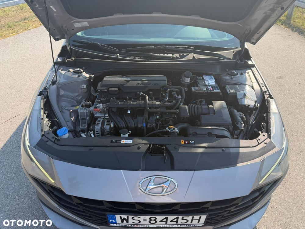 Hyundai Elantra - 25