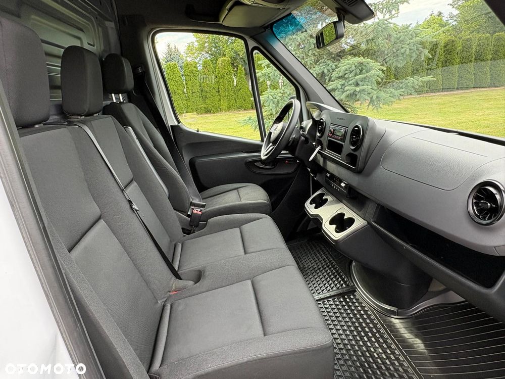 Mercedes-Benz Sprinter - 13