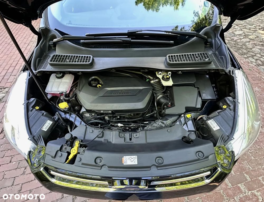 Ford Kuga 1.6 EcoBoost 2x4 Titanium - 38