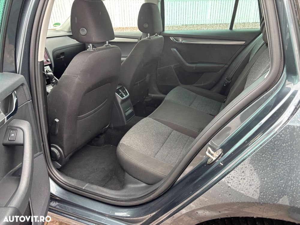 Skoda Octavia Combi 2.0 TDI DSG Soleil - 8