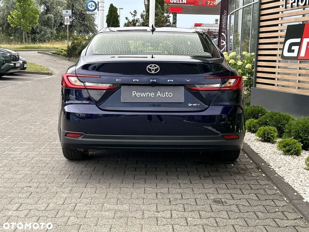 Toyota Camry - 4