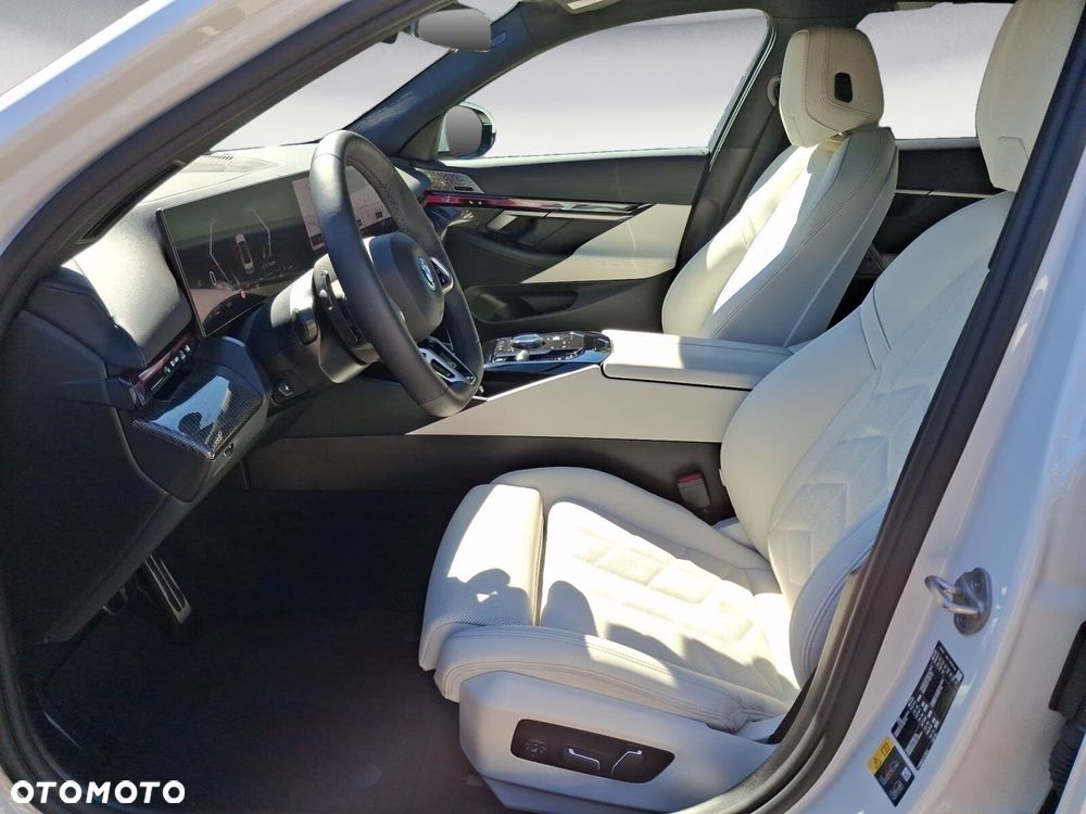 BMW Seria 5 550e xDrive - 9