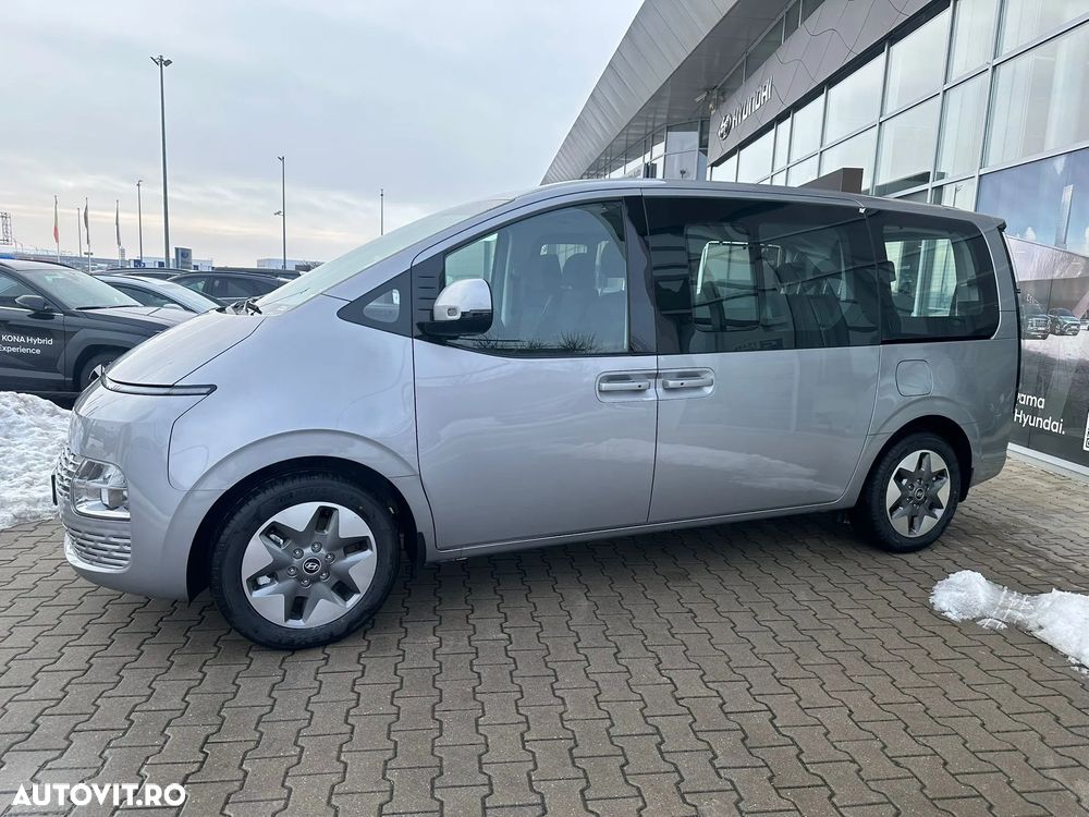 Hyundai Staria 1.6I 215CP 6AT 9 locuri HEV Premium - 2