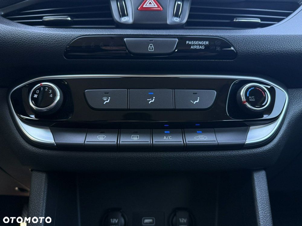 Hyundai i30 1.5 DPI Classic + - 25