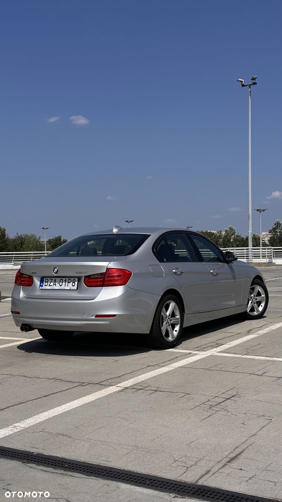 BMW Seria 3 320i - 28