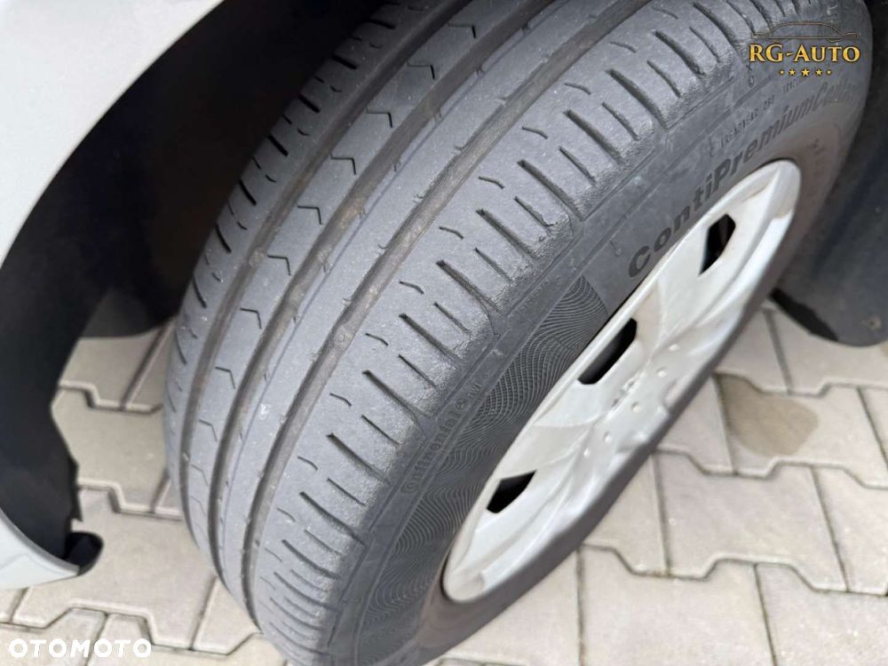 Volkswagen Touran - 31