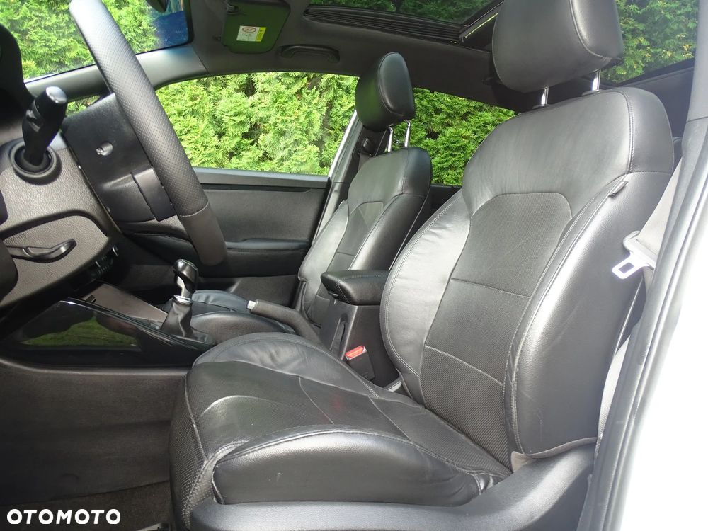 Kia Carens 1.7 CRDi Business Line 7os - 12