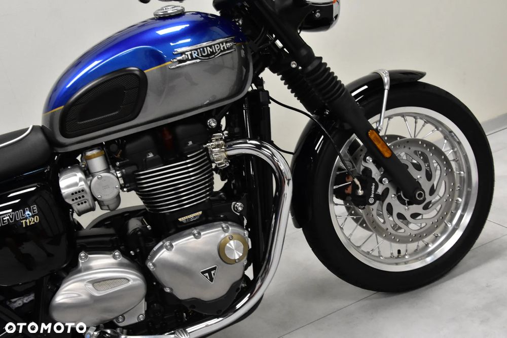 Triumph Bonneville - 12