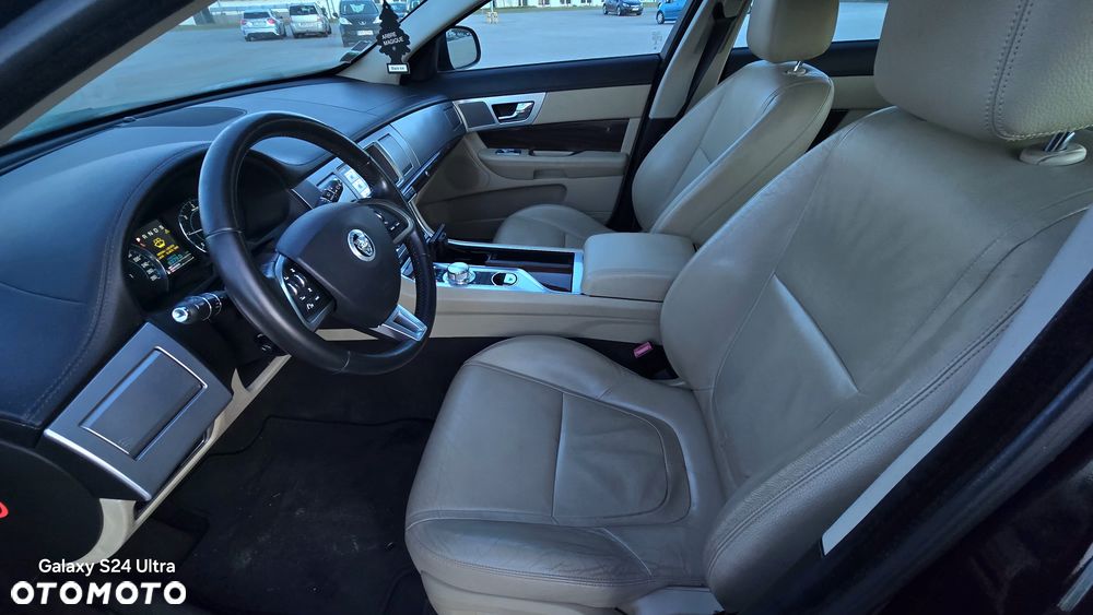 Jaguar XF 2.2 - 25